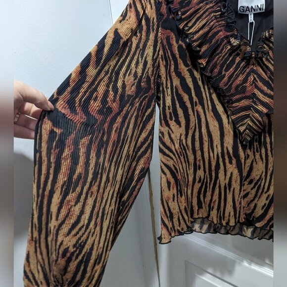 NWT Ganni | Pleated Georgette Blouse In Tiger's Eye - Picture 9 of 16